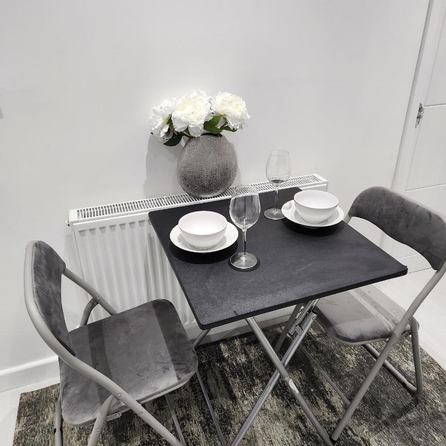 Comfy Diamond Ensuite Room Maidstone With Free Parking And Speedy Wifi Exterior foto